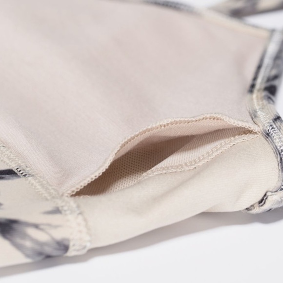 Lululemon Flow Y Bra IV
Great Granite Black Mojave Tan
Size 8 - Picture 4 of 12